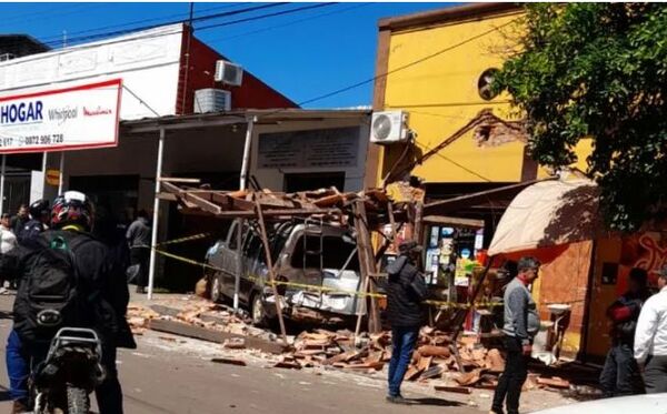 Dos personas heridas tras violento choque en Piribebuy