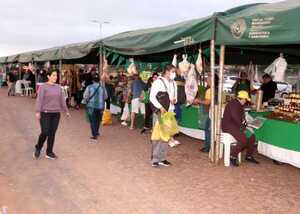 Más de 800 productores realizan este jueves la Feria de la Agricultura Familiar Campesina en Loma Plata, Chaco - .::Agencia IP::.