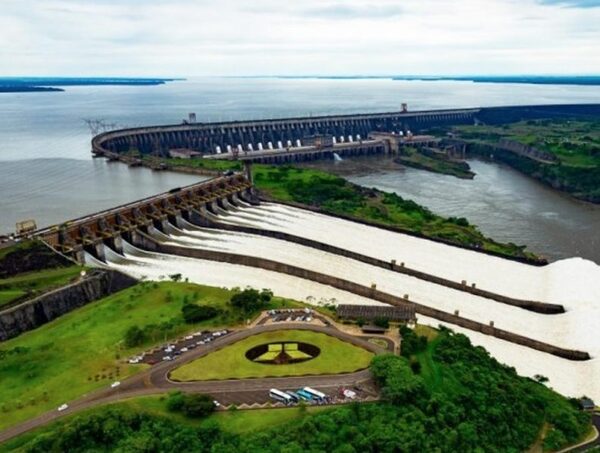 Exponen estudios sobre costo-beneficio para el Paraguay del acuerdo de Itaipú · Radio Monumental 1080 AM