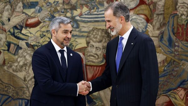 Rey Felipe VI recibe a Mario Abdo en su visita a España