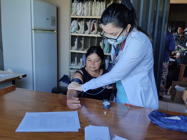 Brindaron asistencia médica con provisión de medicamentos y anteojos en Estero Cambá