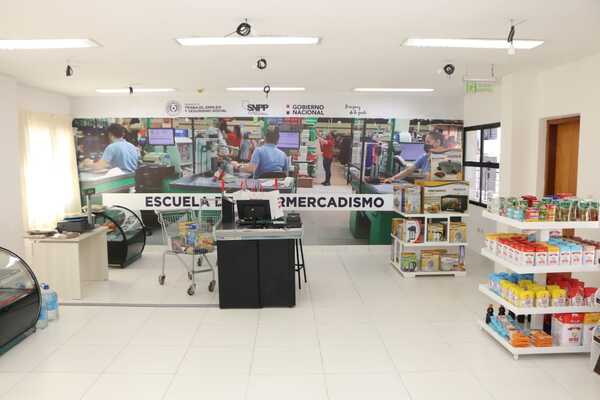 Habilitan escuela de supermercadismo | 1000 Noticias