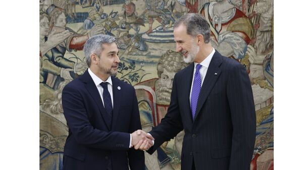 Felipe VI recibe Mario Abdo Benítez en su primera visita a España - Revista PLUS