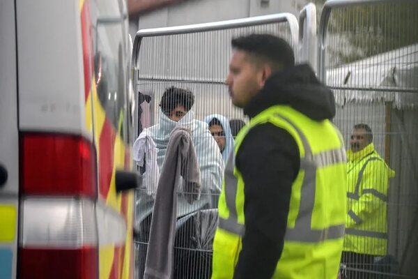 Presidencia niega que existan conversaciones con Reino Unido para recibir a inmigrantes - Política - ABC Color