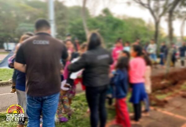 Asisten a familias indígenas apostadas frente a la Gobernación - Noticde.com