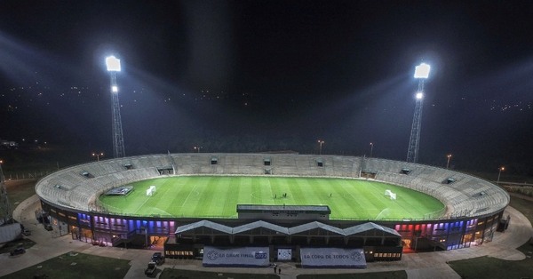 Encarnación estrena moderno estadio construido por Yacyretá