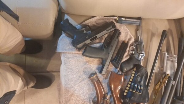 Allanan vivienda y encuentran gran cantitad de armas, tras denuncia de vecinos