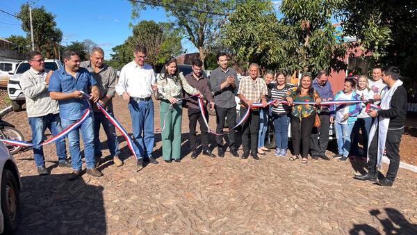 Municipalidad inauguró más cuatro cuadras de empedrado en el barrio San Blas - Radio Imperio