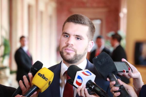 Gobierno desmiente acuerdo con Reino Unido para recibir a inmigrantes - ADN Digital