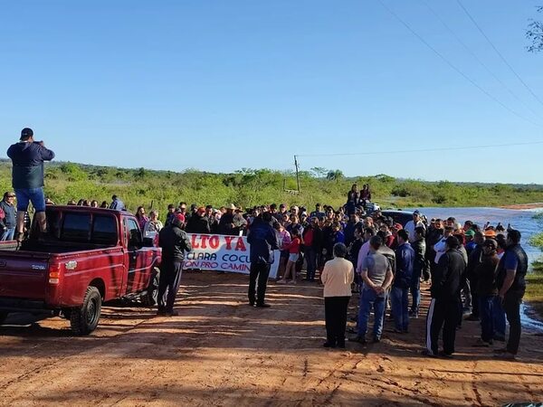 Colonos de General Aquino reiteran pedido de asfalto de un trayecto de 40 kilómetros - Nacionales - ABC Color