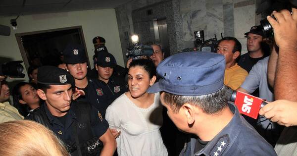 La Nación / Ministro de Justicia admite trato privilegiado a Villalba