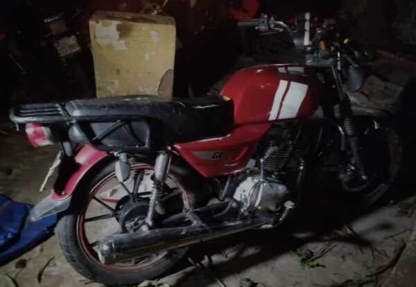 Diario HOY | Motochorro detenido por vecinos, tras asaltar a una mujer