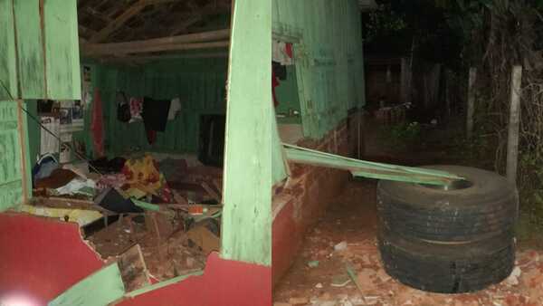 Tractocamión derriba parte de una vivienda en Natalio