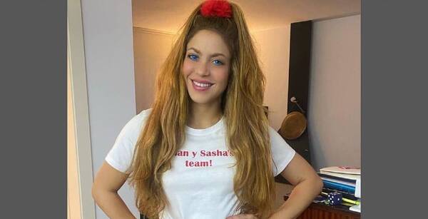 Crónica / [VIDEO] Shakira es furor por su "Barbie" en versión "Monotonía"