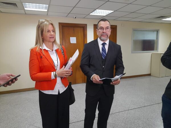 Querellados miembros del EPP por la familia Denis - Judiciales.net