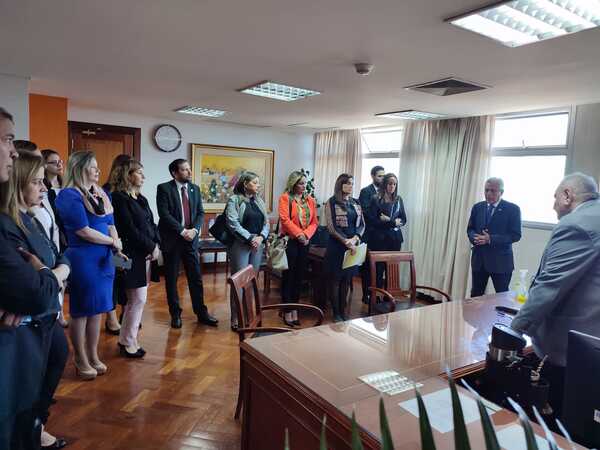 Presidente de la CSJ recibió a integrantes de la Aso Magistrados y no confirmados - Judiciales.net