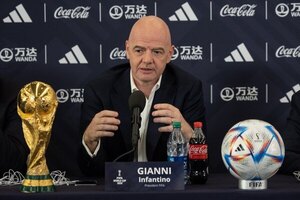 La FIFA pide 'centrarse en el fútbol y no en cada batalla ideológica o política' en Catar 2022
