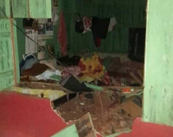 Crónica / Tractor chocó por parte de una vivienda un abuelito quedó herido
