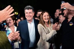 Efraín y Sole presentarán a partidos que acompañan su chapa presidencial - Política - ABC Color