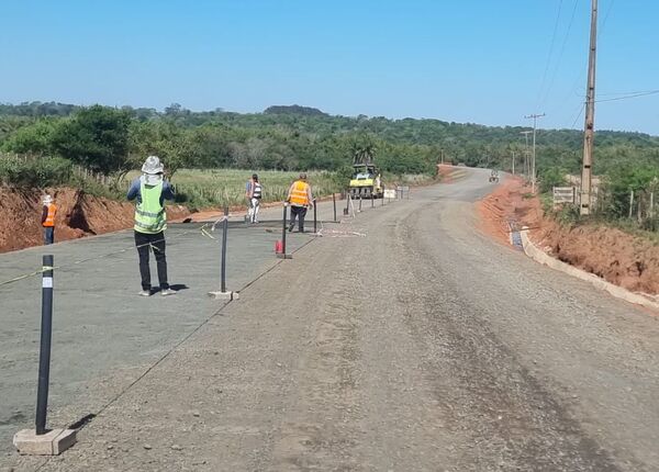 En Caazapá, sigue el mejoramiento del tramo Cruce Alpa – Lima