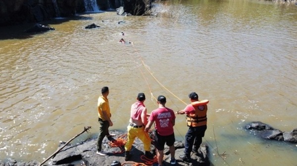 Buscan a menor que cayó en cauce del río Acaray - Paraguaype.com