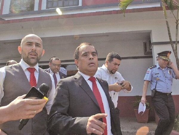 Exintendente Roberto Cárdenas debe cumplir dos años de prisión · Radio Monumental 1080 AM