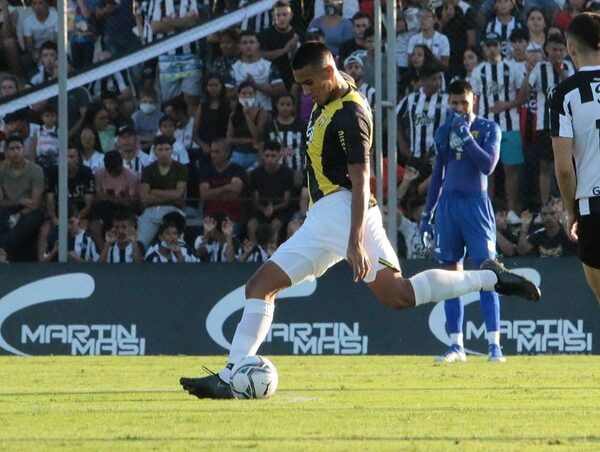 Abonan a Guaraní millonario monto por el pase de Roberto Fernández · Radio Monumental 1080 AM