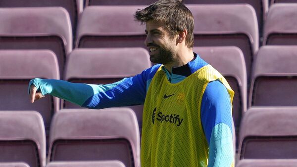 Capitanes de Barcelona y Lewandowski elogian figura de Piqué