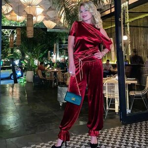 La exmodelo Alejandra Prayones cumplió 52 y luce espléndida - Gente - ABC Color