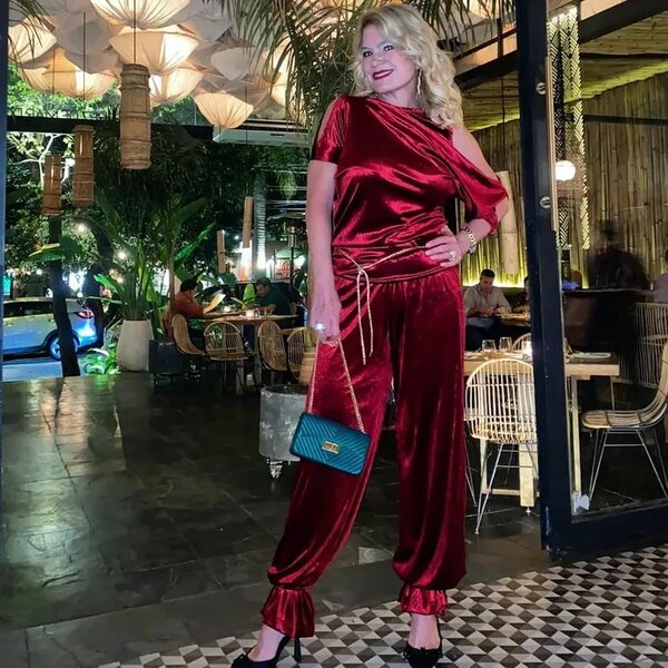 La exmodelo Alejandra Prayones cumplió 52 y luce espléndida - Gente - ABC Color