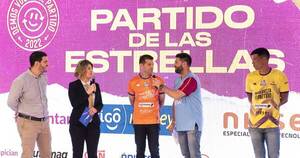 La Nación / Teletón presentó a destacados futbolistas para el partido de las estrellas