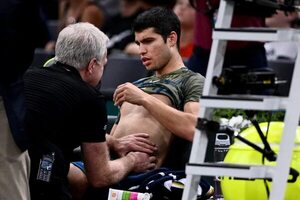 Alcaraz abandona por lesión en los cuartos de final de París-Bercy - Tenis - ABC Color