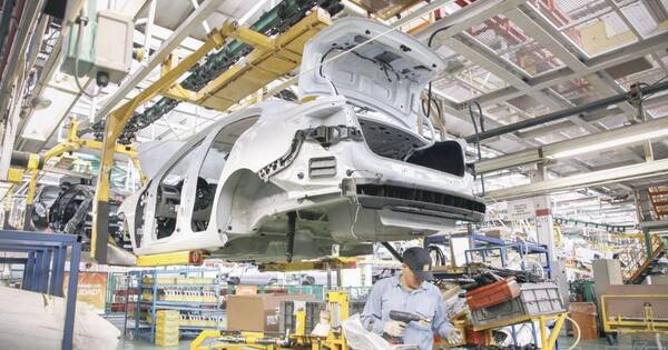 La Nación / Sector automotriz espera recuperación del 100% para el próximo año