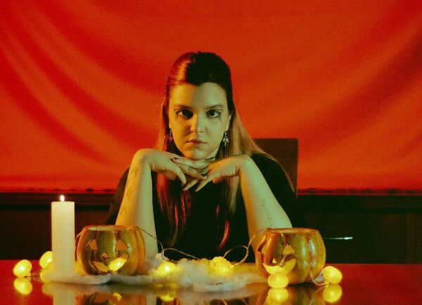 “Halloween”: la canción más reciente de Tefy Musmeci