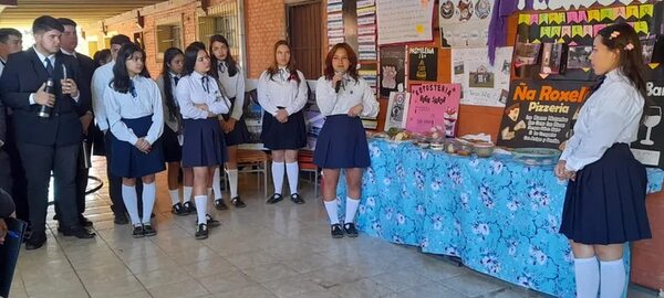 Estudiantes presentan proyectos de mini emprendedurismo en Ayolas - Economía - ABC Color