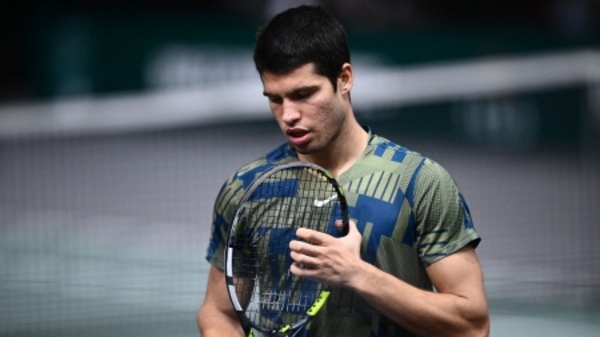 Carlos Alcaraz abandonó el Masters 1000 de París por lesión