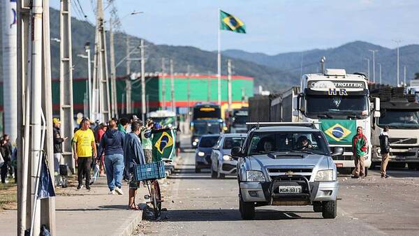 Brasil: Camioneros y seguidores de Bolsonaro levantaron los bloqueos en las principales carreteras - ADN Digital