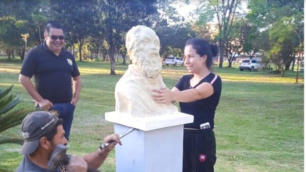 Decana ordenó que saquen a Sócrates "por ser muy feo"