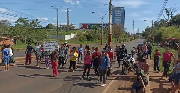 Exigen que se intensifique búsqueda de niño desaparecido en aguas del Acaray - ABC en el Este - ABC Color
