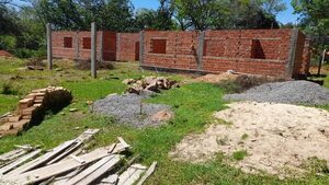 Itaipú abandonó construcción a medio terminar de un puesto de salud - Nacionales - ABC Color
