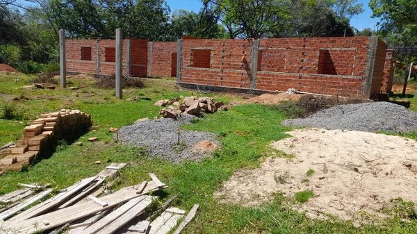 Itaipú abandonó construcción a medio terminar de un puesto de salud - Nacionales - ABC Color