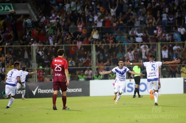 Crónica / [VIDEO] Así fue el primer histórico gol en la nueva casa del fútbol en Encarnación