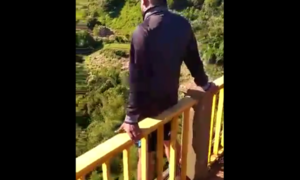 (VIDEO). Joven se disponía a tirarse de un puente pero héroes vestidos de projimidad lo evitaron