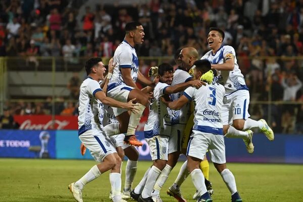 Ameliano hace historia - Fútbol - ABC Color