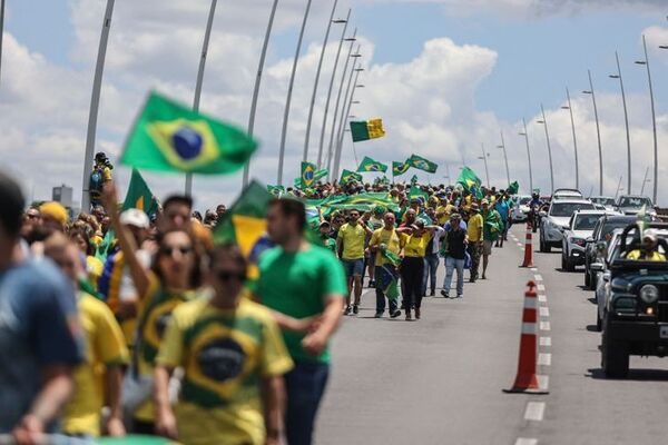 Bloqueos de rutas se disipan en Brasil, que va hacia la transición