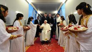 Unas 30.000 personas asisten a la misa del papa en Baréin