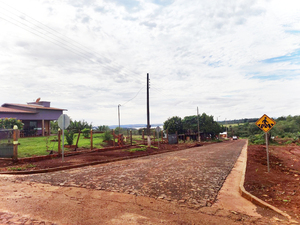 Avanzan las obras de empedrados en Puerto Adela con apoyo de Itaipu - .::Agencia IP::.