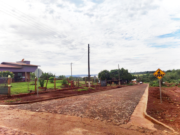 Avanzan las obras de empedrados en Puerto Adela con apoyo de Itaipu - .::Agencia IP::.