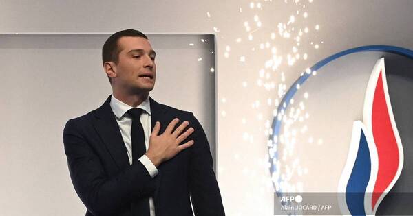 La Nación / Extrema derecha francesa eligió a Jordan Bardella para reemplazar como presidente a Marine Le Pen