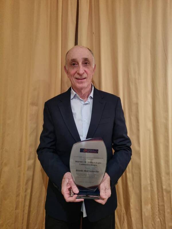 Médico paraguayo fue reconocido como maestro de la Mastología en Latinoamérica